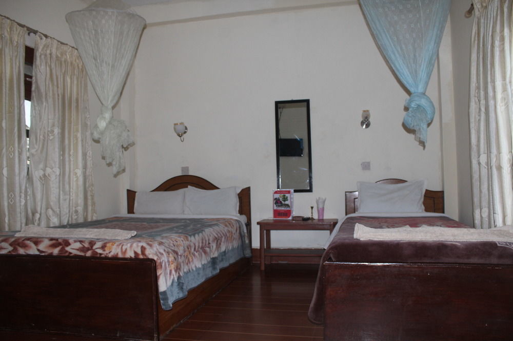Jungle Sunset Camp Hotel Sauraha Luaran gambar