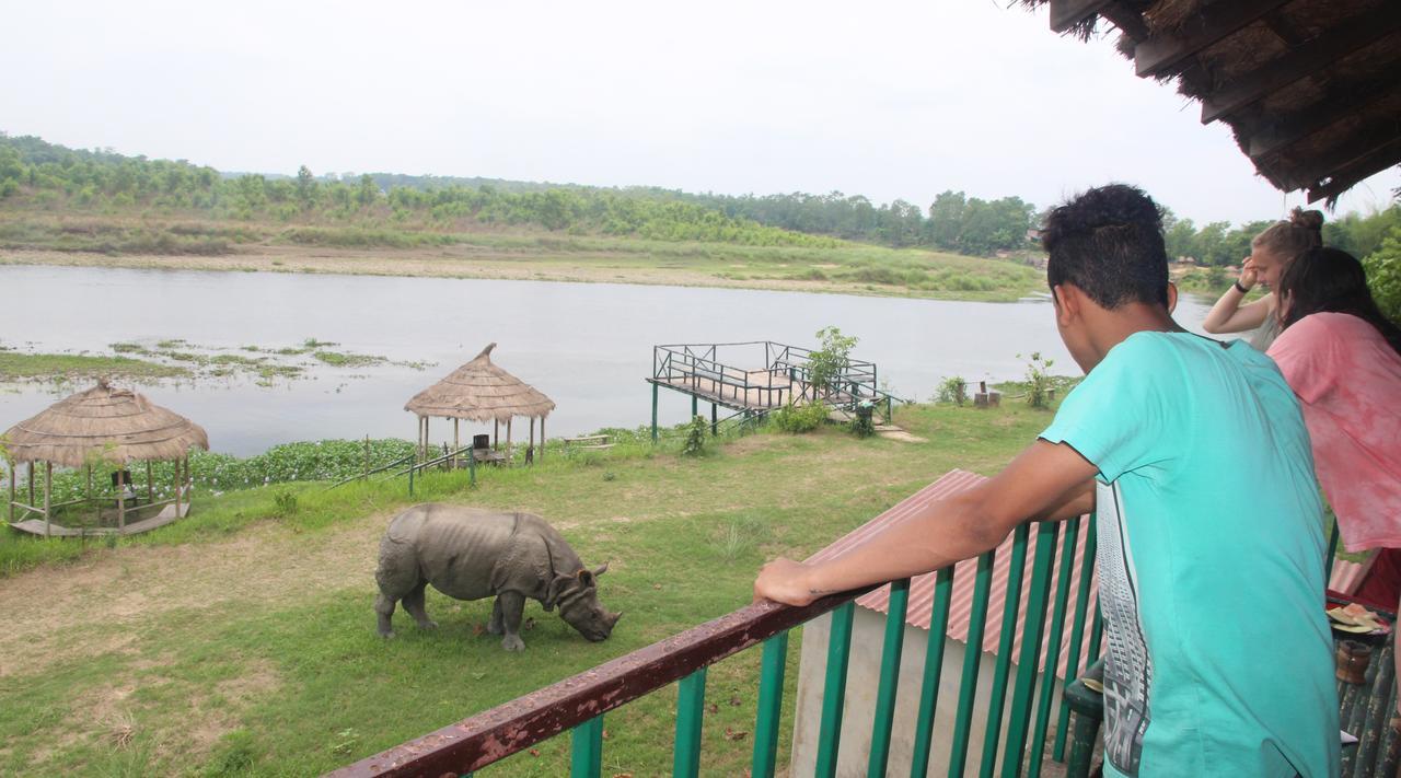 Jungle Sunset Camp Hotel Sauraha Luaran gambar