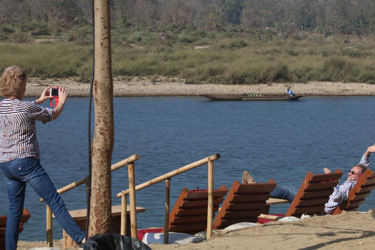 Jungle Sunset Camp Hotel Sauraha Luaran gambar