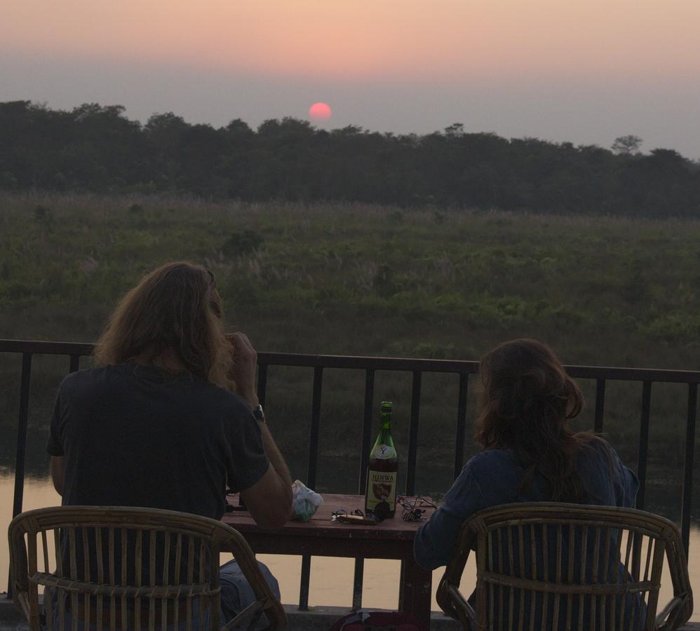 Jungle Sunset Camp Hotel Sauraha Luaran gambar