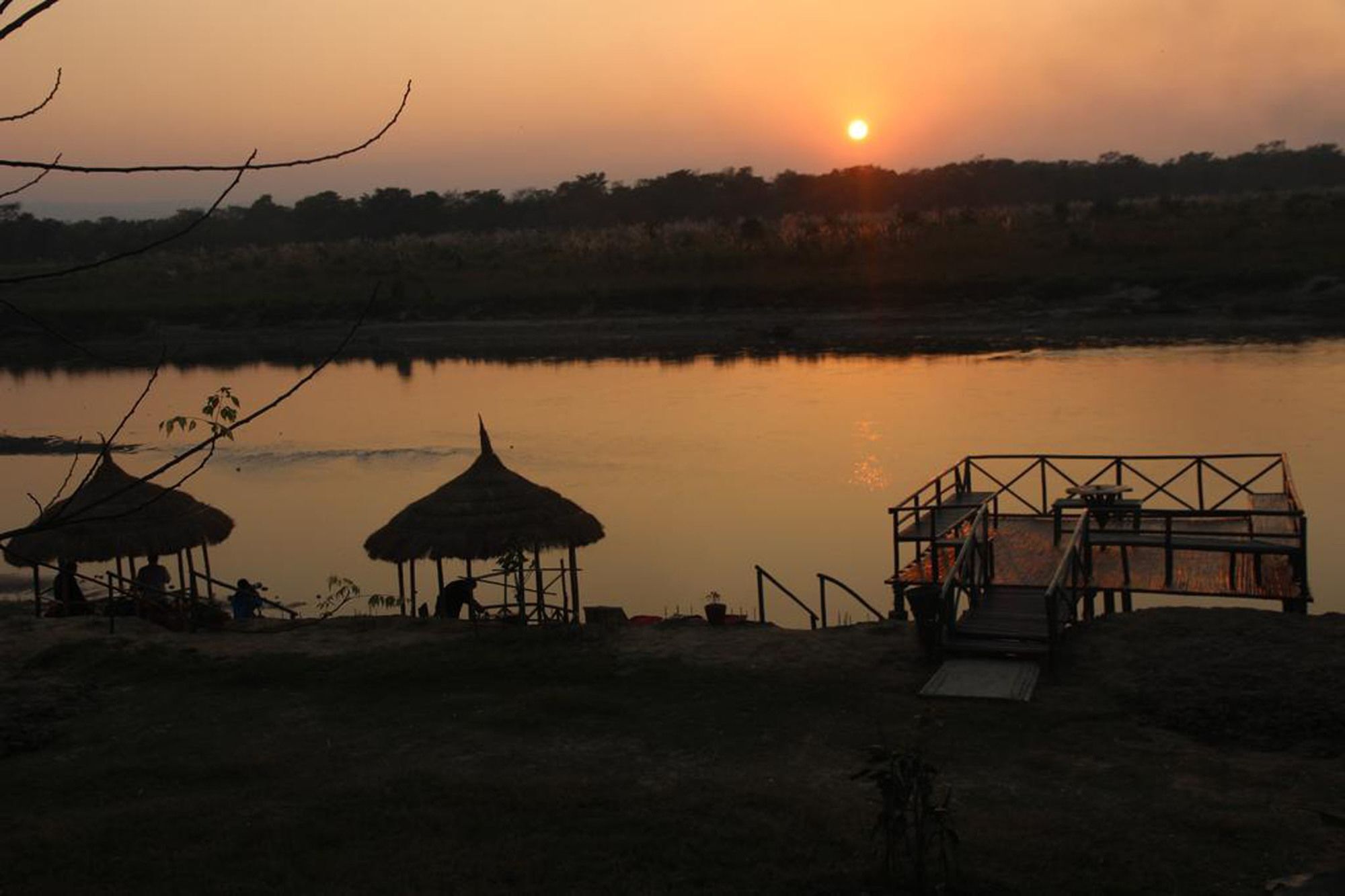 Jungle Sunset Camp Hotel Sauraha Luaran gambar