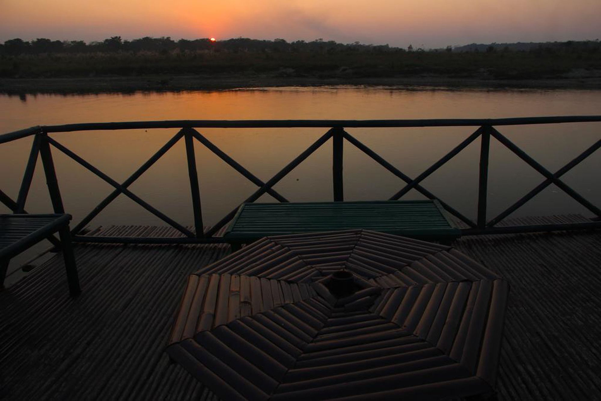 Jungle Sunset Camp Hotel Sauraha Luaran gambar