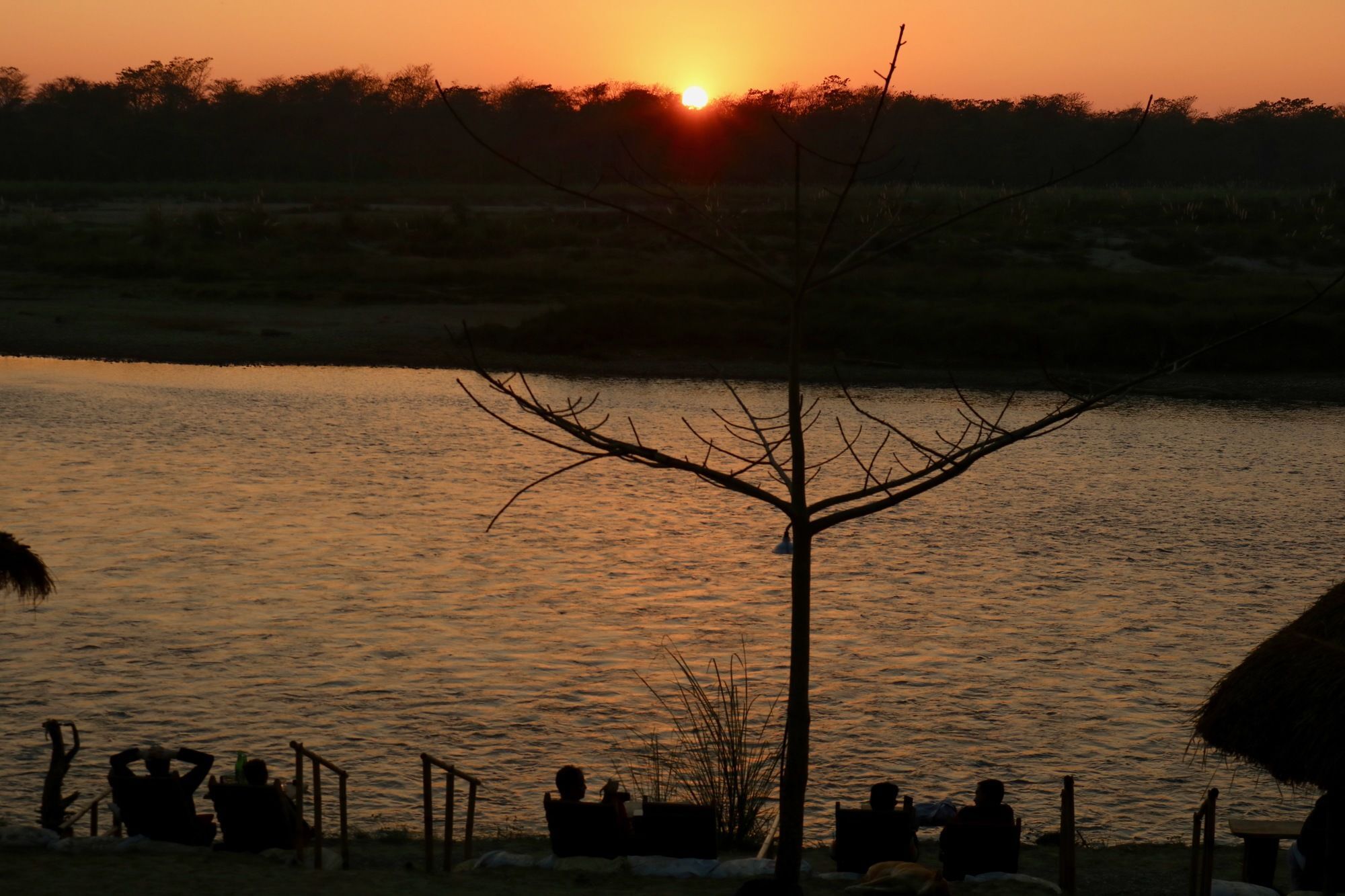 Jungle Sunset Camp Hotel Sauraha Luaran gambar